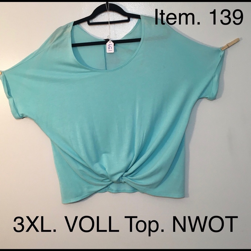 3XL Voll Top.  NWOT. Item #139. ****Please Note****. A discoloration spot
